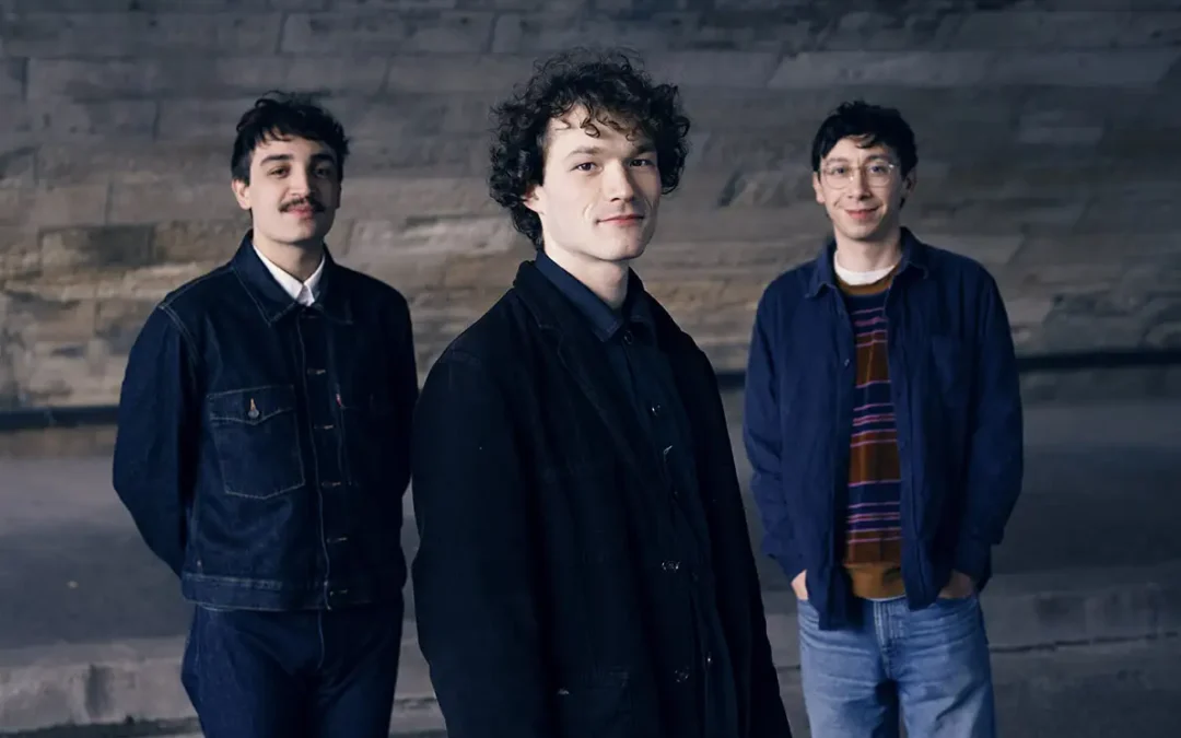 LEVI HARVEY TRIO « BLOOM »