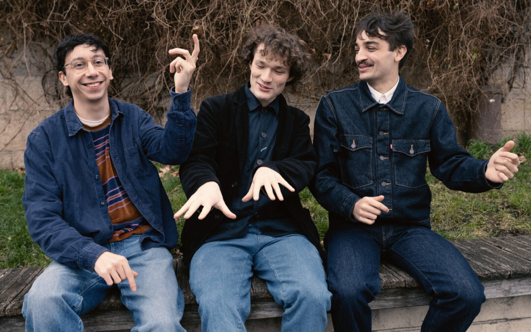 LEVI HARVEY TRIO « BLOOM »